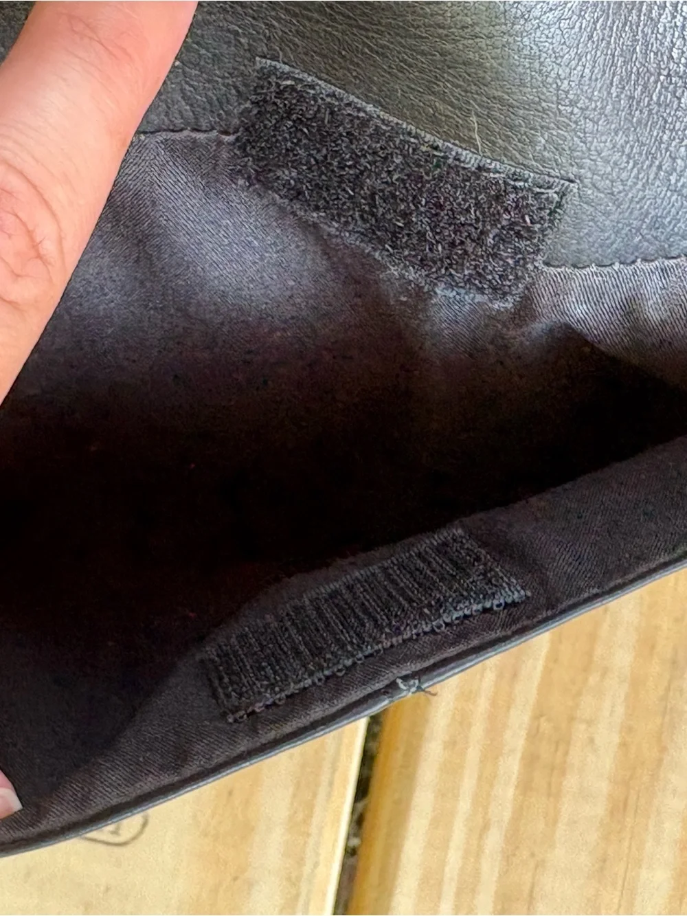 Frye compact black